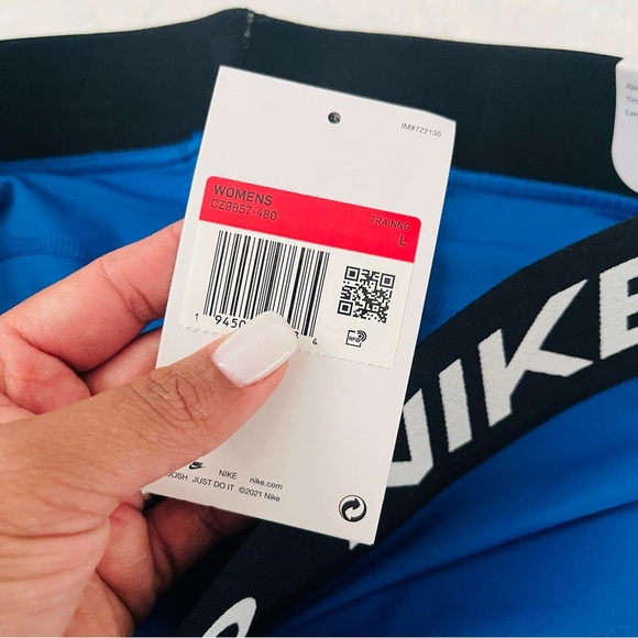 Nike | Women’s Nike Spandex Shorts - Picture 7 of 7